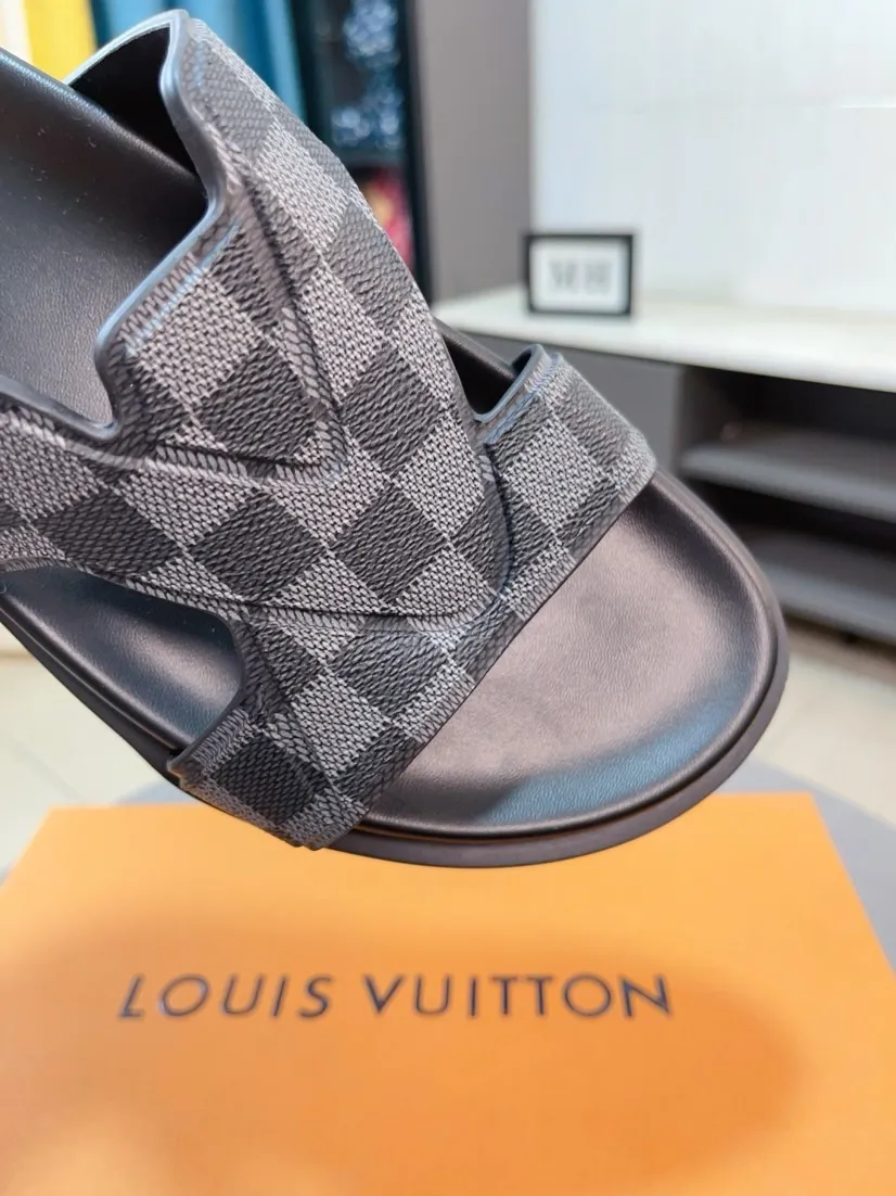 Men's shoes 💰360🌹🌹 (lv-Louis Vuitton) new men's sandals, high-end boutique, exquisite embossed logo decoration on the upper, fine workmanship, super soft soles, casual, loose and comfortable, a must-have in summer! \nsize：38-44